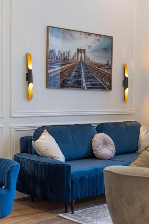 Luxurious Grand W/ 3bedrm 2bathrm Apartament *