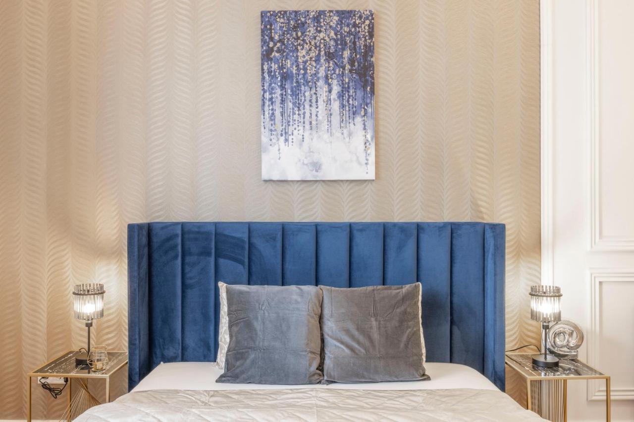 Luxurious Grand W/ 3bedrm 2bathrm Apartament *